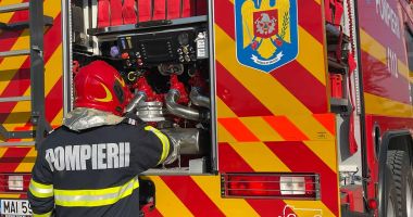 Stire din Eveniment : Incendiu la o anexă gospodărească în Tuzla. Două persoane s-au autoevacuat