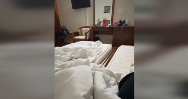 Stire din Eveniment : Un consilier local a intrat peste mai mulți elevi, într-o cameră de hotel. „Vă bat pe toți”