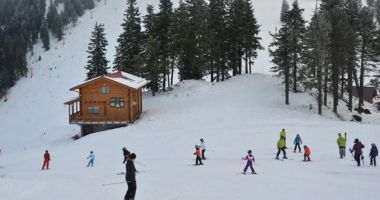 Stire din Actualitate : Sărbătorile se apropie şi românii îşi fac deja planurile de vacanţă, chiar dacă preţurile au crescut