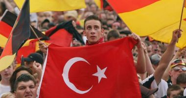 Stire din Actualitate : Cancelarul Merz speră să obțină la Ankara angajamente privind readmisia cetățenilor turci expulzați