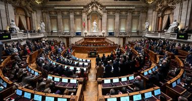 Stire din Actualitate : Guvernul portughez și extrema dreaptă au ajuns la un acord asupra legii privind cetățenia