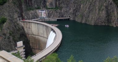 Stire din Actualitate : Prima golire completă a barajului Vidraru din ultimii 50 de ani. Exercițiu de simulare în desfășurare