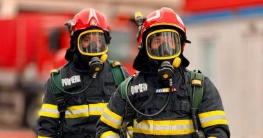 Stire din Eveniment : Panică într-un bloc. Miros de gaze provenit dintr-un apartament în care nimeni nu răspundea la ușă