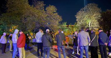 Constănțenii s-au adunat pentru a aprinde o lumânare în memoria victimelor de la Colectiv - 4