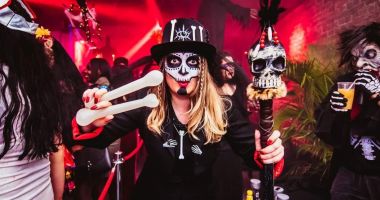 Stire din Social : Cum au petrecut românii de Halloween. Cluburile s-au umplut de vampiri, vrăjitoare şi vârcolaci