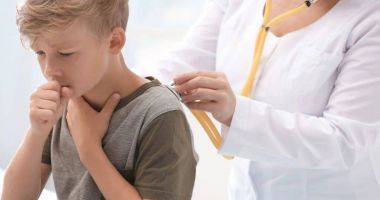 Stire din Actualitate : Virusul contagios care se răspândește rapid în rândul copiilor. Părinții, sfătuiți să urmărească orice simptom