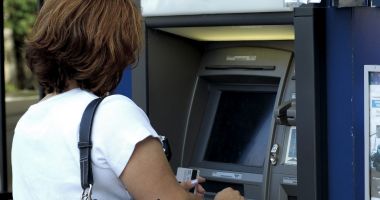 Stire din Actualitate : Americancă păcălită de un român cu care credea că e într-o relaţie. I-a virat 283.000 de dolari