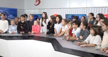 Stire din Cultură-Educație : Elevii, în lumina reflectoarelor! Au descoperit tainele televiziunii