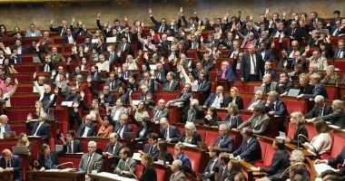 Stire din Actualitate : Franța: Adunarea Națională a aprobat suspendarea reformei impopulare a pensiilor