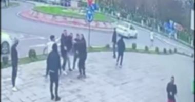 Bătaie cu bâte pe stradă. Scandalul a pornit într-o sală de jocuri de noroc - 2
