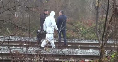 Stire din Eveniment : Moarte învăluită în mister. Cadavrul tinerei găsit lângă calea ferată era învelit cu un cearşaf