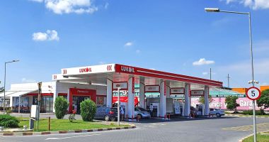 Stire din Economie : Sancțiunile impuse companiei Lukoil intră curând în vigoare. „Să evităm efectele negative asupra angajaților!“