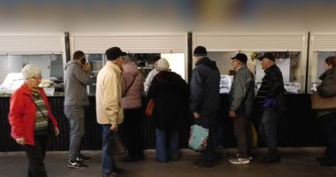 Stire din Social : Constănțenii au dat buzna în piețele pentru pește, chiar dacă nu țin post