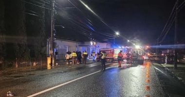 Stire din Eveniment : Impact devastator. Trei tineri au fost spulberaţi pe trecerea de pietoni de un şofer băut