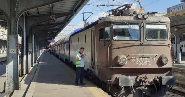 Stire din Eveniment : Descoperire șocantă. Tânăr de 26 de ani, găsit fără suflare în toaleta trenului