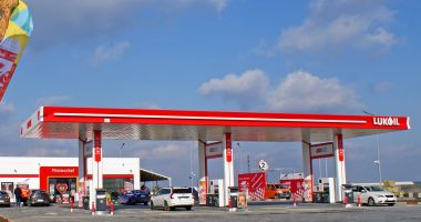 Stire din Economie : Trei companii și-au manifestat intenția de a achiziționa activele Lukoil în România