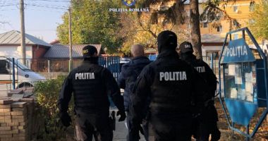 Stire din Eveniment : Bărbatul suspectat că şi-a ucis mama a fost reţinut de autorități
