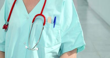 Stire din Eveniment : Asistent medical acuzat că a luat credite bancare în numele a zeci de pacienți