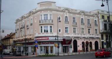 Stire din Economie : Fostul Hotel Grand din centrul Constanței, scos la vânzare pentru 2,55 milioane de euro