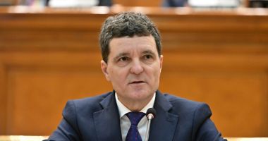 Stire din Actualitate : Numele lui Nicușor Dan, huiduit îndelung la Alba Iulia, la depunerea coroanei de Ziua Națională