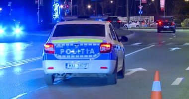 Stire din Eveniment : Captură uriașă. Polițiștii au descoperit 17.440 de pachete de țigări într-un Porsche cu numere false