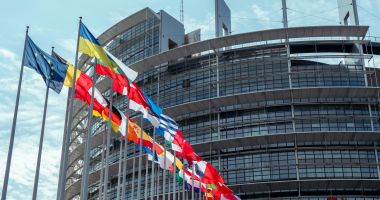 Stire din Actualitate : Europa se apropie de un acord pentru a pune capăt importurilor de combustibili fosili din Rusia