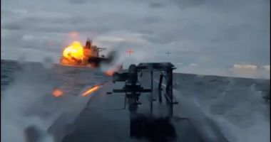 Stire din Actualitate : Un petrolier din „flota fantomă“ a Rusiei, lovit de drone navale ucrainene, în Marea Neagră