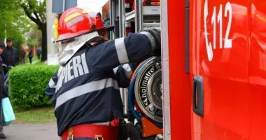 Stire din Eveniment : Incendiu la o locuință din Constanța. Mai multe echipaje de intervenție au fost mobilizate