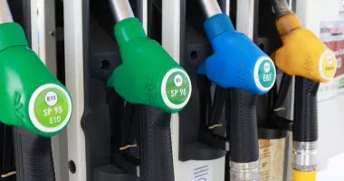 Stire din Economie : Benzina și motorina se scumpesc din nou. Cât vom plăti în plus la pompă