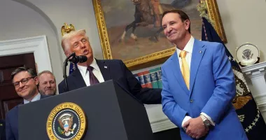 Stire din Actualitate : Donald Trump l-a numit pe guvernatorul statului Louisiana în funcția de trimis special pentru Groenlanda