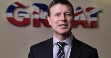 Stire din Actualitate : „Domn, domn, să-nălţăm!”, moment special de Crăciun oferit de ambasadorul Marii Britanii la București