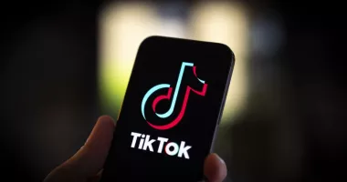 Stire din Actualitate : Un bărbat a fost ucis pe trecerea de pietoni de o şoferiţă care făcea live pe TikTok