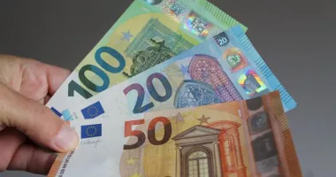 Stire din Actualitate : Scandal în Bulgaria. Băncile percep ilegal comisioane pentru a schimba leva în euro