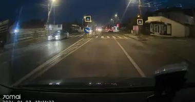 Stire din Eveniment : UPDATE Accident grav în Tuzla. Biciclist lovit de mașină, preluat inconștient de ambulanță