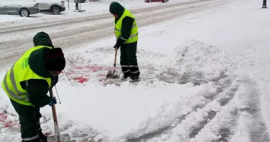 Stire din Social : Ger și ninsori în Constanța. Utilajele acționează permanent pe străzile orașului
