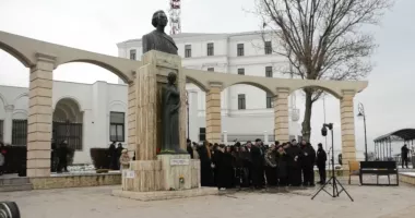 Stire din Cultură-Educație : „Omagiu lui Eminescu”, eveniment cultural pe faleza Cazinoului