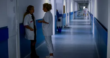 Stire din Actualitate : Tot mai mulți medici români revin din diaspora în spitalele din țară: "Nu este o mare diferență"