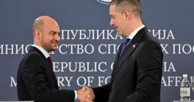 Stire din Actualitate : Șeful diplomației franceze: „Locul Serbiei este în Uniunea Europeană“