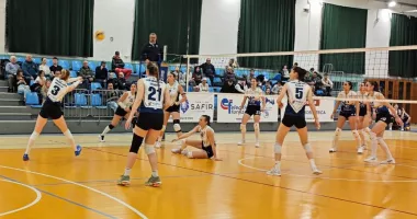 Stire din Sport : Voleibalistele constănțene, victorie categorică pe terenul Medicinei Târgu Mureș