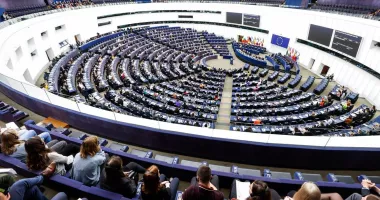 Stire din Actualitate : Parlamentul European a decis să suspende ratificarea acordului comercial cu SUA