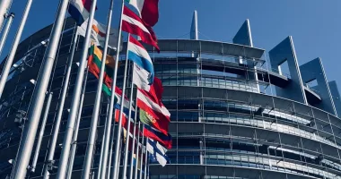 Stire din Actualitate : PE a aprobat cooperarea consolidată pentru un împrumut de 90 de miliarde euro acordat Ucrainei