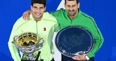 Stire din Sport : Tenis: Carlos Alcaraz l-a învins pe Novak Djokovic și a cucerit primul său trofeu la Australian Open