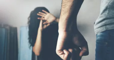Stire din Eveniment : Femeie găsită moartă cu urme de violență, la o lună după ce fusese bătută cu bestialitate