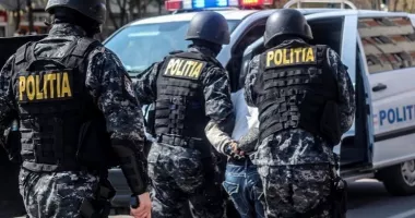 Stire din Eveniment : Tânăr bătut crunt de opt fotbalişti. Îi ceruse unuia dintre ei să nu o mai deranjeze pe iubita lui