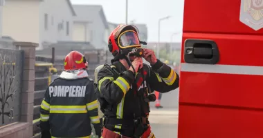 Stire din Eveniment : UPDATE Alertă în Tuzla! O locuință a fost cuprinsă de flăcări