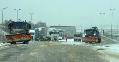 Stire din Economie : S-a întors iarna! Cum se circulă pe drumurile din portul Constanța