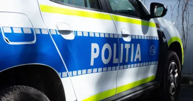 Stire din Eveniment : A intrat intenționat cu mașina în autoturismul fostei iubite. Bărbatul avea ordin de protecție după ce a agresat-o