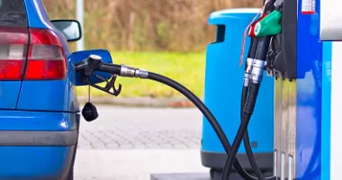 Stire din Economie : Războiul din Iran lovește buzunarele românilor. Carburanții ar putea ajunge 10 lei/litru