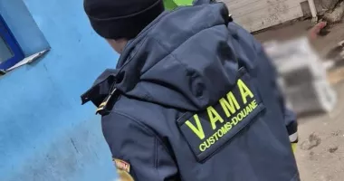 Stire din Eveniment : Autoritatea Vamală Română: 255.000 de țigarete și peste 200 de litri de alcool descoperite de echipele mobile