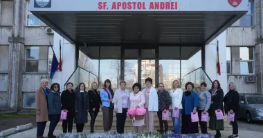 Stire din Politică-Administrație : Femeile din PSD au oferit flori cadrelor medicale și pacientelor din spitalele constănțene